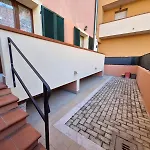 Le Rondini Apartment *